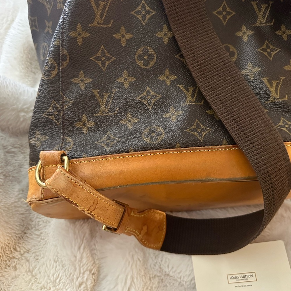 Louis Vuitton - Picture 4 of 16